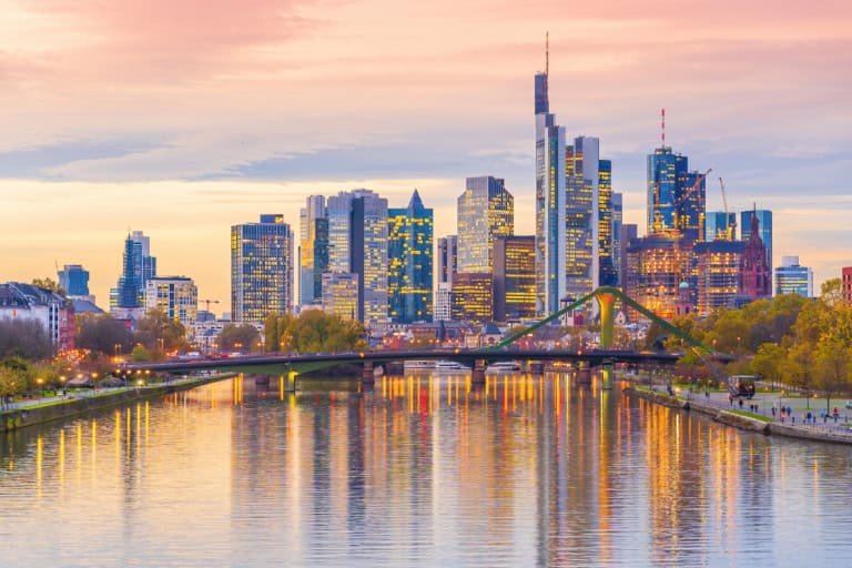Date-Ideen in Frankfurt – Skyline der Frankfurter Innenstadt