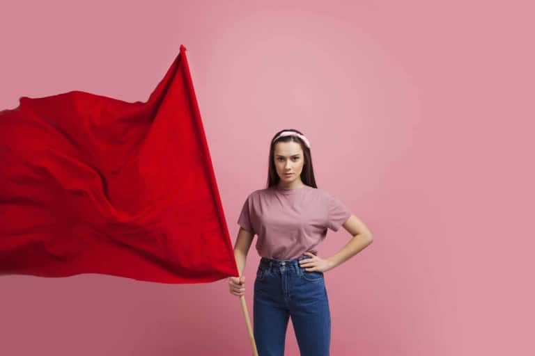 Red Flags beim Dating: Warnsignale erkennen inkl. Tipps