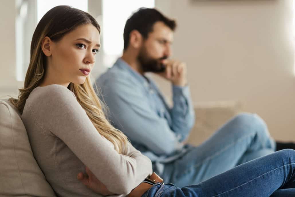Situationship Paar im Konflikt Was ist eine Situationship? Bedeutung, Dauer & Beenden