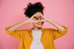 Körpersprache der Liebe: So erkennst du die Signale