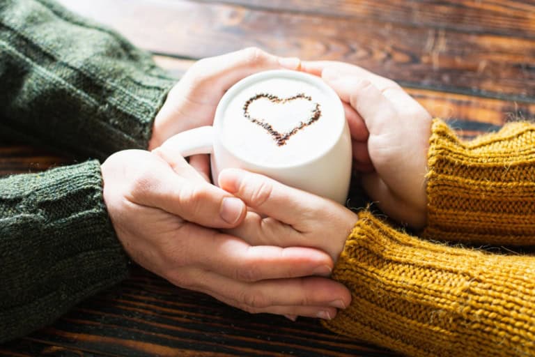 Tipps für die kältere Jahreszeit: 12 gemütliche Date-Ideen für den Herbst