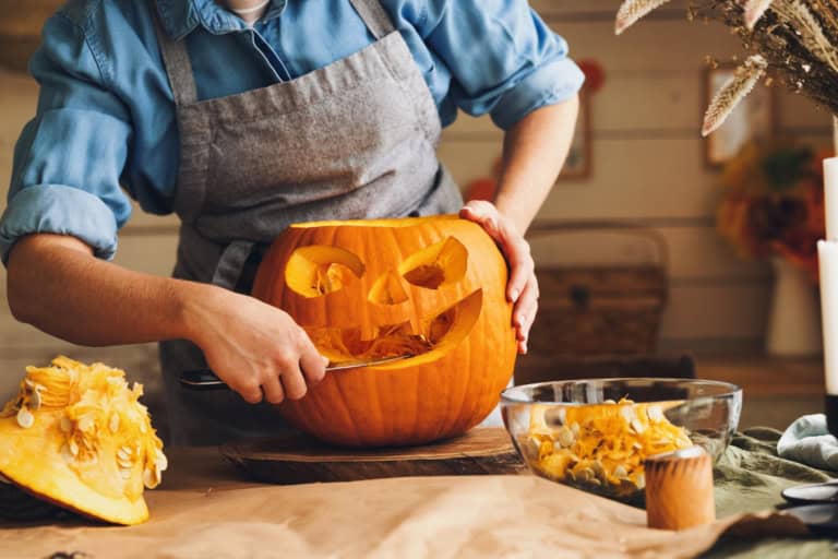 Halloween Date-Ideen: Wärme, Spannung und ein richtig guter Rahmen fürs Kennenlernen
