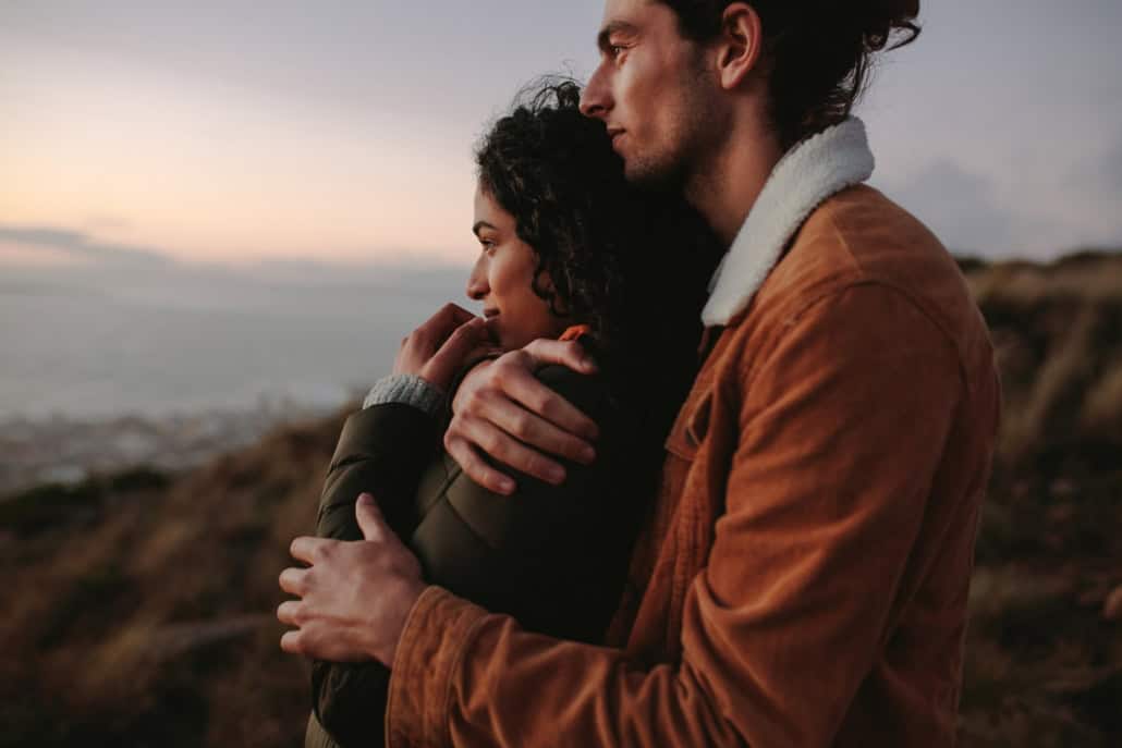 Glückliches und zufriedenes Paar auf einem Date Green Flags beim Dating: Daran erkennst Du kompatible Menschen